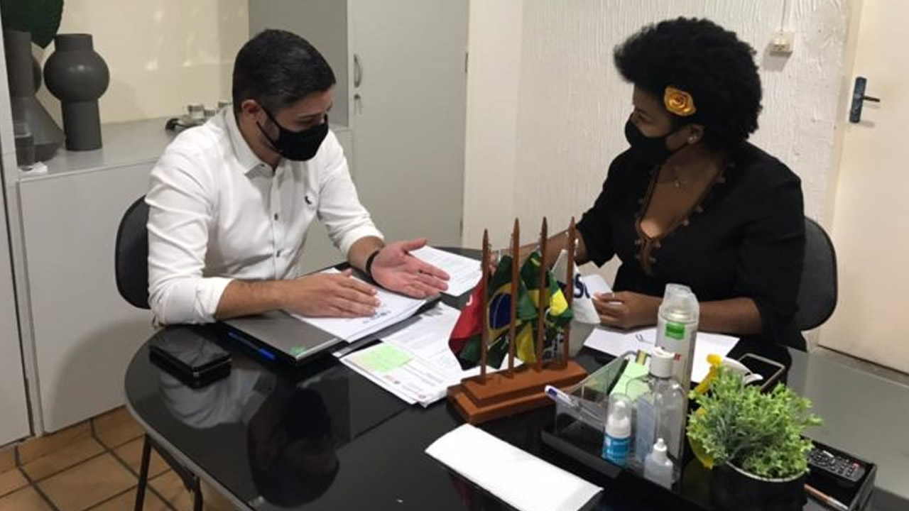 Vereadora Jô Oliveira se reúne com secretário de saúde para tratar do plano de imunização municipal